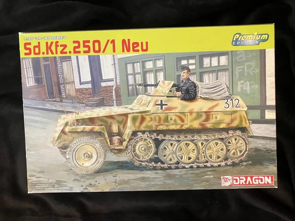 Dragon Sd.Kfz.250/1 Neu Model Kit 1/35 #6427