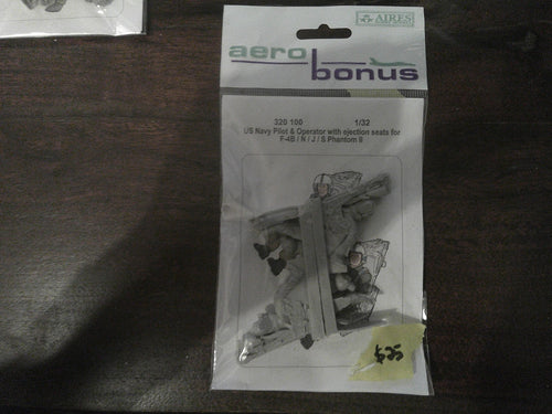 Aero Bonus US Navy Pilot  & Operator  F-4B /N/J/S Phantom II 1/32 #320100!