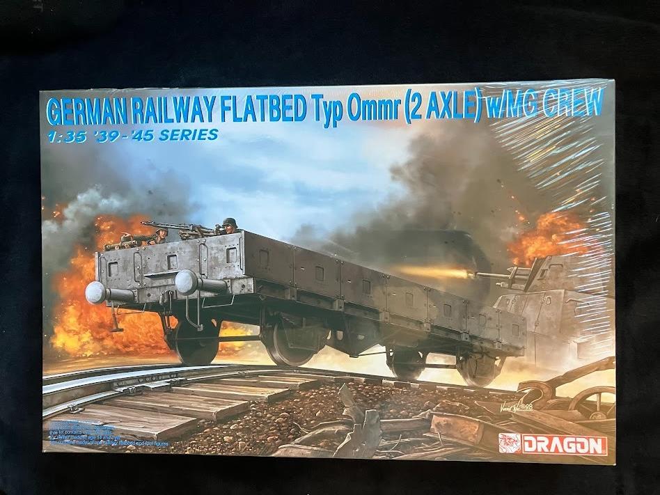 Dragon German Railway Flatbed Typ Ommr (2 AXLE) w/MG Model Kit 1/35 #6073