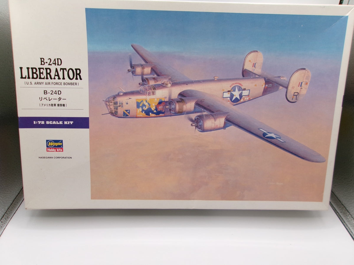 Hasegawa B-24D Liberator  1/72 #E28 00558 Plane Model