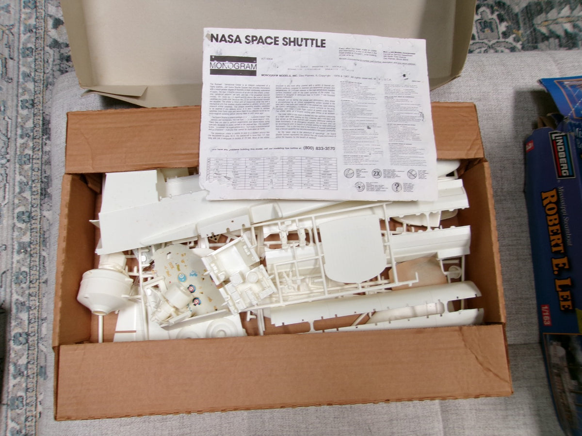 Monogram NASA Space Shuttle 1/72 #5904 Model has been started.