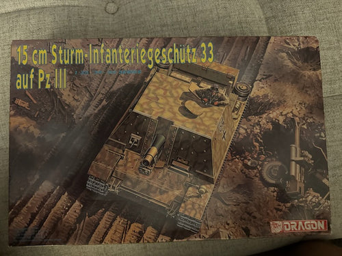 Dragon 15C Sturm Infanteriegeschutz 33 auf Pz III #6042 1/35